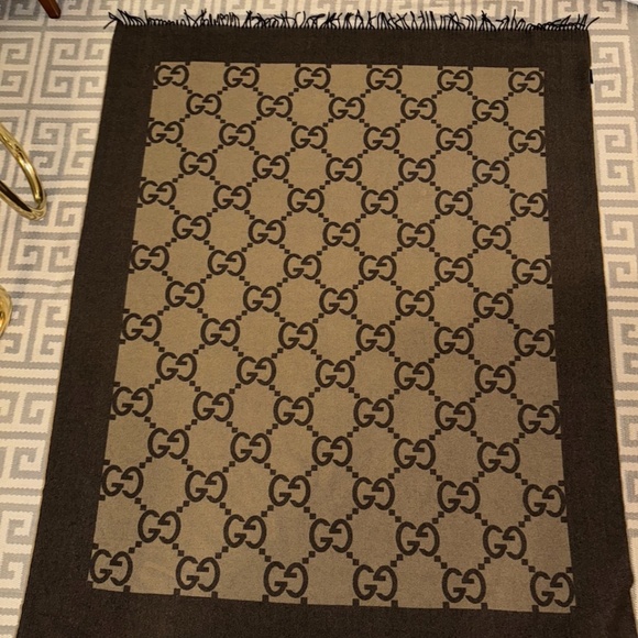 Gucci GG Motif Wool Cashmere Scarf / Throw Blanket - Picture 2 of 3
